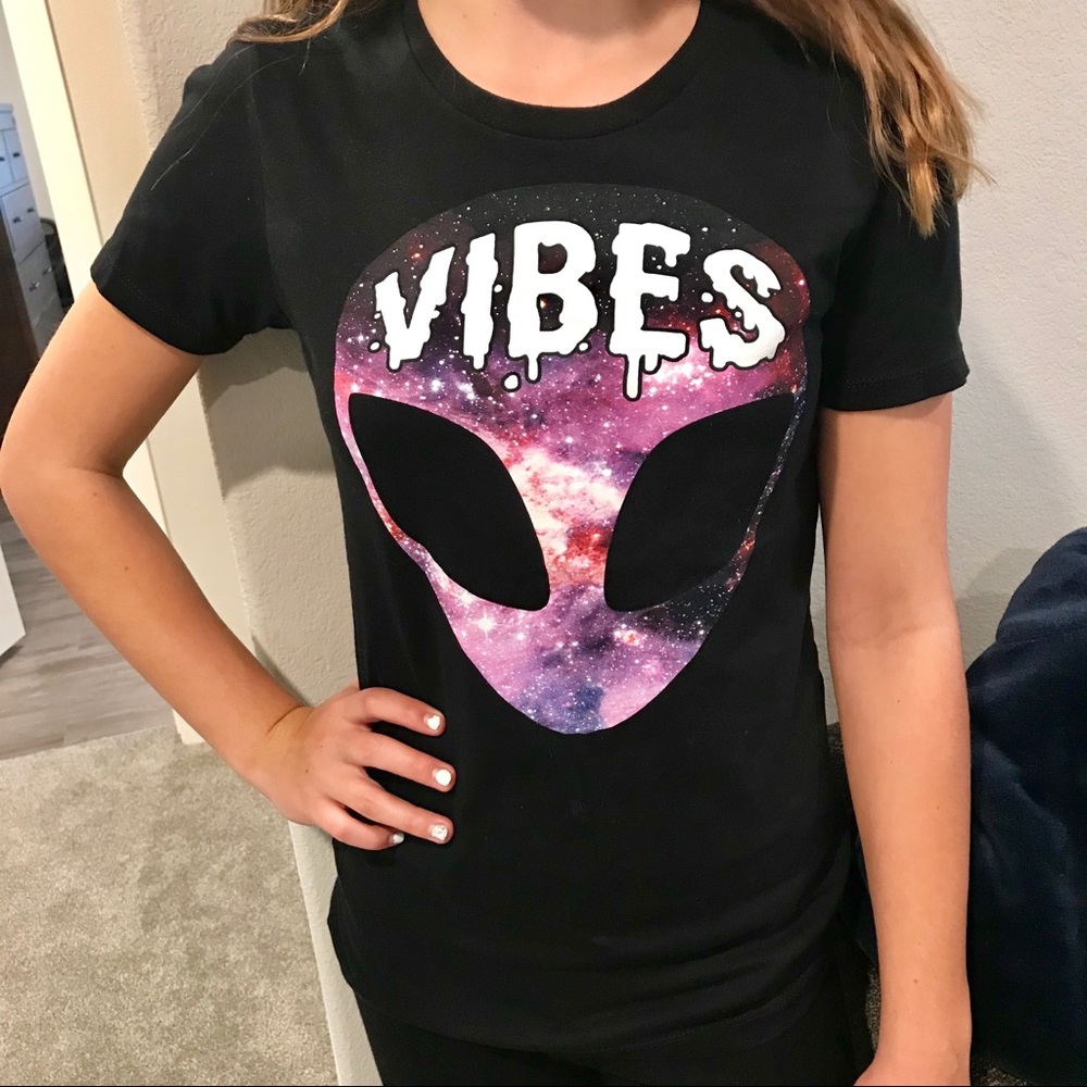🖤a.lab🖤Women size small Alien vibes t-shirt🖖🏽